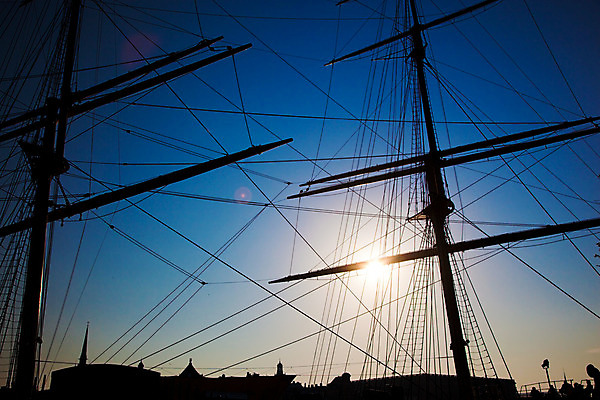 포토 JPG 해외이미지 라이프스타일 실루엣 바다 여행 요트 오렌지 자연 하늘 바람 휴가 휴식 항해 사람없음 빨간색 물 파란색 빛 컬러풀 햇빛 태양 노란색 여행객 평화 일출 황혼 일몰 꿈 자유 보트 분위기 저녁 상승 네비게이션 수평선 해외202004 해외포토 자연요소 컬러 컨셉 배_교통 과일 날씨 촬영기법 사람 생활 노을 야간 생태계 파일형식 이미지허브