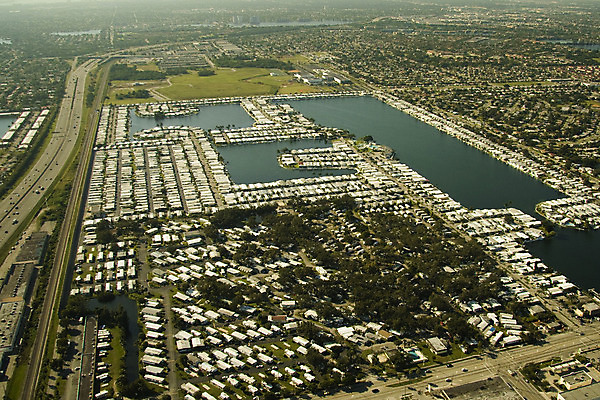 포토 JPG 해외이미지 도로 바다 섬 북아메리카 교통시설 아침 아파트 사람없음 야외 건물 가로 물 관광지 컬러풀 햇빛 항구 미국 새벽 도시 포트 대서양 마이애미 조감도 플로리다 해외202004 해외포토 주간 자연요소 건축물 길 컬러 여행 교통 주택 아메리카 태양 시설 파일형식 이미지허브
