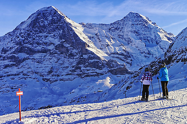 포토 JPG 해외이미지 여자 스포츠 여행 겨울 하늘 휴가 스키 산 경사 사람없음 파란색 흰색 스위스 휴양지 알프스 산악지대 절정 해외202004 해외포토 계절 유럽 컬러 겨울스포츠 사람 장소 파일형식 이미지허브