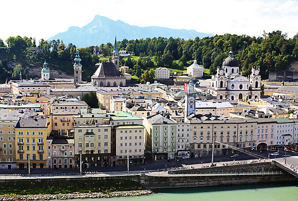 포토 JPG 해외이미지 응시 유럽 음악 여행 건축양식 지붕 휴가 산 거리 주택 안테나 파노라마 풍경 사람없음 건물 강 도시풍경 교회 탑 상점 도시 성 센터 역사 오스트리아 재산 알프스 방문 타운 스카이라인 옛날 잘츠부르크 해외202004 해외포토 건축물 시선 건축 나라 통신 문화예술 촬영기법 금융 파일형식 이미지허브