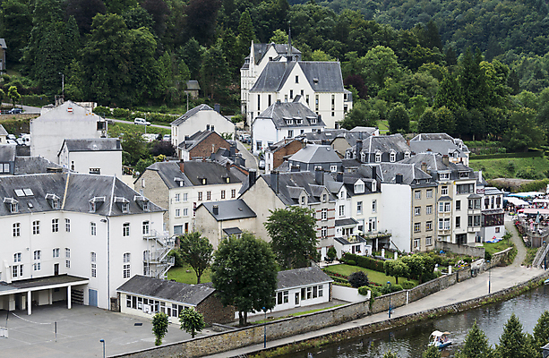 포토 JPG 해외이미지 유럽 여행 건축양식 창문 호텔 거리 주택 사람 사람없음 물 강 교회 마을 흰색 도시 시장 벨기에 스카이라인 해외202004 해외포토 자연요소 건축 나라 컬러 숙소 건물 서유럽 파일형식 이미지허브