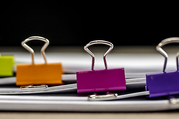 포토 JPG 해외이미지 배너 교육 종이 백그라운드 스티커 비즈니스 학교 문구용품 사람없음 책 사무실 꼬리표 라벨 쪽지 흰색 업무 메시지 사인 클립 바인더 시트 패드 고립 조언 공급 해외202004 해외포토 컬러 프레임 사무용품 작업 오브젝트 파일형식 이미지허브