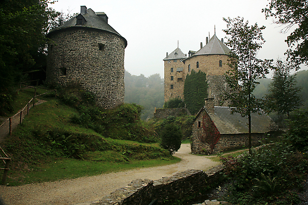포토 JPG 해외이미지 유럽 벽 여행 건축양식 휴가 유물 벽돌 산 풍경 사람없음 건물 탑 덮개 바위 성 수비 중세 역사 중앙 보호 정상 숲 왕 언덕 그림 각도 벨기에 천연기념물 강화 옛날 왕국 절정 해외202004 해외포토 전통 건축물 건축 나라 컨셉 모션 뚜껑 돌_바위 서유럽 파일형식 이미지허브