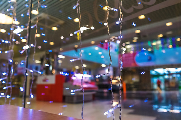 포토 JPG 해외이미지 나무 옷 계절 백그라운드 크리스마스 겨울 창문 가족 모션 추상 휴가 전등 바닥 실내 선물 사람없음 내부 장식 유행 세일 상점 기쁨 방 도시 센터 시장 고급 콘센트 구매 소프트포커스 쇼핑몰 연도 고객 상업 쇼 마법 소매 승진 마케팅 블러 해외202004 해외포토 식물 기념일 감정 컨셉 무늬 관계 조명 촬영기법 쇼핑 파일형식 이미지허브