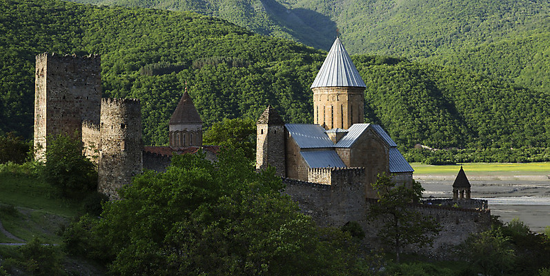포토 JPG 해외이미지 전통 기독교 종교 문화 호수 여행 건축양식 자연 산 사람없음 건물 교회 사찰 성 중세 역사 재산 수도원 옛날 조지아 해외202004 해외포토 건축물 건축 종교건축 금융 생태계 동유럽 파일형식 이미지허브