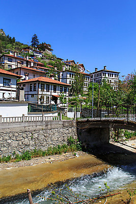 포토 JPG 해외이미지 아시아 벽 건축양식 하늘 부동산 벽돌 아파트 주택 돌담 풍경 사람없음 건물 여름 파란색 강 햇빛 마을 환경 맑음 봄 바위 흰색 역사 재산 연결 타운 리빙 칠면조 옛날 철책 해외202004 해외포토 건축물 계절 건축 나라 컬러 조류 날씨 금융 담장 태양 돌_바위 도시 파일형식 이미지허브