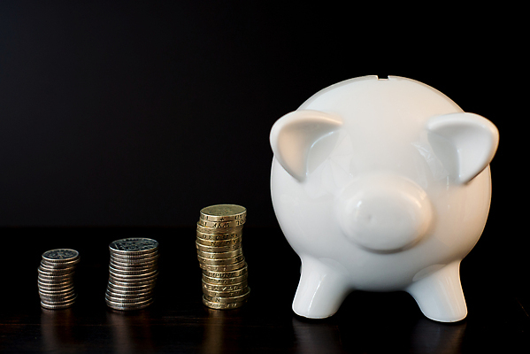 포토 JPG 해외이미지 백그라운드 돈 비즈니스 영국 사람없음 금융 동전 검은색 저축 돼지저금통 돼지 도자기 재산 은퇴 투자 파운드 고립 해외202004 해외포토 유럽 컬러 포유류 경제 저금통 파일형식 이미지허브