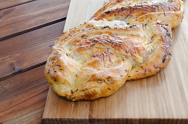 포토 JPG 해외이미지 전통 접시 음식 빵 조각 백그라운드 토마토 채소 탁자 양파 치즈 피자 마늘 육류 요리 사람없음 빨간색 식당 식사 저녁식사 이탈리아 껍질 시골 신선 뜨거움 원형 황금 맛 아침식사 폐기물 굽기 지중해 허브 반죽 레시피 바질 점심식사 얇은 채식주의자 핸드메이드 해외202004 해외포토 도형 식물 식기 유럽 바다 컬러 가구 컨셉 식재료 유제품 패스트푸드 서양음식 상점 쓰레기 구이 채식 파일형식 이미지허브