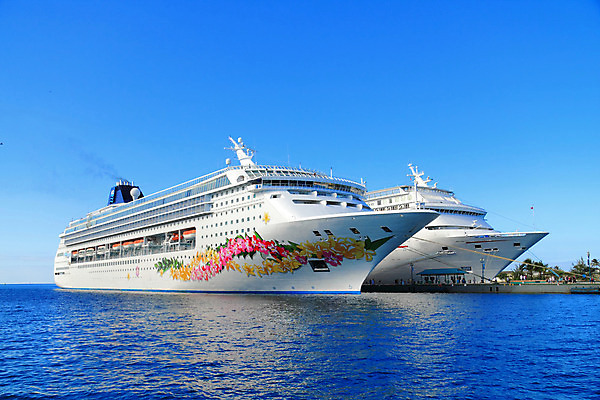 포토 JPG 해외이미지 바다 섬 여행 휴가 휴식 아파트 항해 사람 풍경 사람없음 건물 목재 물 여름 파란색 도시풍경 여행객 항구 도시 만 보트 크루즈 휴양지 방파제 함선 상업 군함 승객 포트 남쪽 추적 바하마 파라다이스 해외202004 해외포토 자연요소 나무 건축물 계절 공공시설 컬러 컨셉 배_교통 재료 교통시설 모션 주택 장소 방향 해군 파일형식 이미지허브