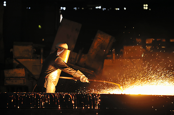 포토 JPG 해외이미지 직업 산업 안경 장갑 공장 불 노동자 안전 사람없음 빛 금속 장비 도구 손전등 뜨거움 수리 제조 보호 자르기 철 해군 가스 고정 용접 용접공 주조 철강 해외202004 해외포토 자연요소 잡화 컨셉 공업 모션 재질 조명 군대 파일형식 이미지허브