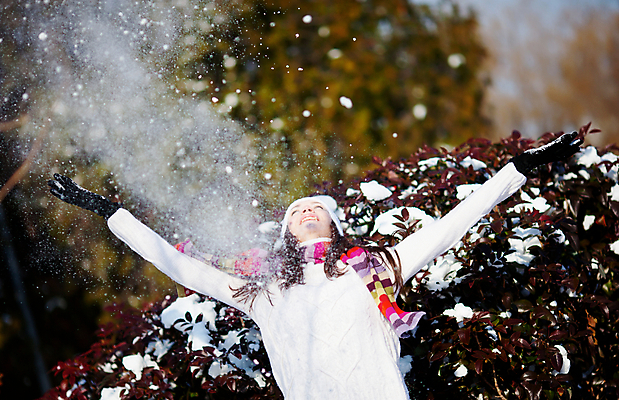 포토 JPG 해외이미지 나무 백인 모델 라이프스타일 공원 여자 행복 얼굴 장갑 백그라운드 겨울 자연 휴가 관리 가면 한명 미소 성인 파란색 청춘 유행 기쁨 추위 흰색 숲 시원함 해외202004 해외포토 서양인 식물 1 잡화 계절 공공시설 감정 컬러 컨셉 표정 사람 생활 신체부위 생태계 파일형식 이미지허브