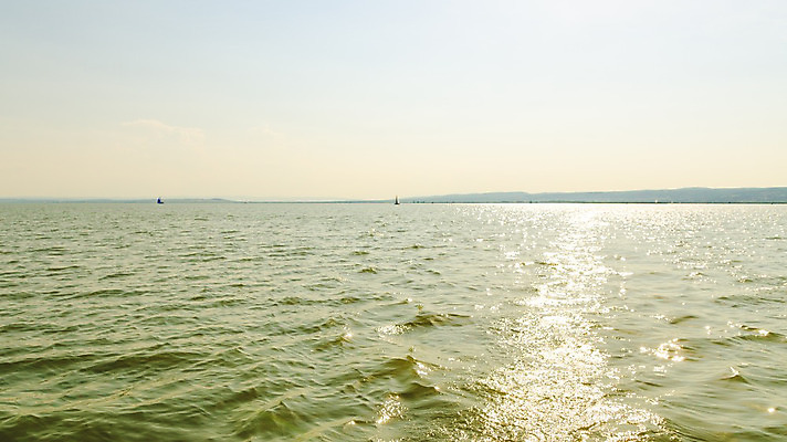 포토 JPG 해외이미지 라이프스타일 호수 스포츠 파도 바다 여행 요트 자연 바람 휴가 휴식 항해 풍경 사람없음 물 여름 파란색 태양 맑음 일몰 자유 흰색 점 보트 고급 크루즈 갑판 속도 함선 네비게이션 레가타 수평선 해외202004 해외포토 자연요소 계절 컬러 컨셉 배_교통 날씨 생활 노을 생태계 파일형식 이미지허브