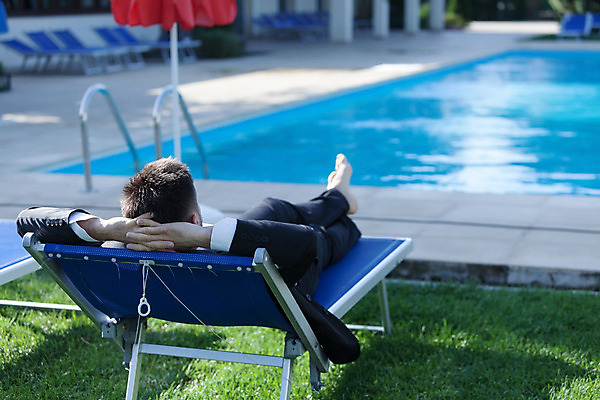 포토 JPG 해외이미지 백인 직업 1 비즈니스 휴가 휴식 한명 사람 정장 물 여름 검은색 자유 비즈니스맨 당구 경영자 단절 해외202004 해외포토 자연요소 서양인 옷 계절 남자 컬러 컨셉 구기 직장인 리더 파일형식 이미지허브