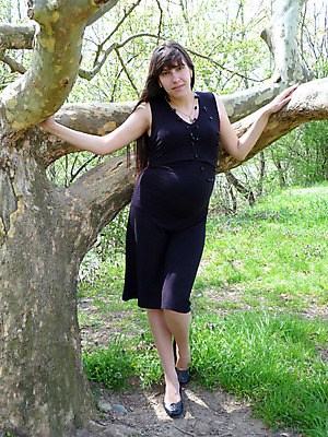 포토 JPG 해외이미지 응시 공원 꽃 행복 여행 포즈 가족 자연 엄마 갈색머리 건강 한명 미소 풍경 초록색 청춘 봄 임신 기쁨 아기 아내 달콤 태아 내추럴 스타일 해외202004 해외포토 식물 1 헤어스타일 시선 계절 공공시설 감정 컬러 컨셉 관계 표정 사람 맛 생태계 파일형식 이미지허브