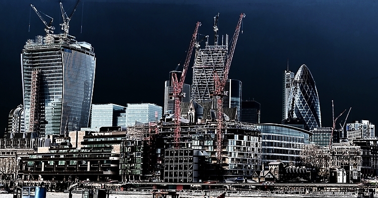 포토 JPG 해외이미지 모양 여행 비즈니스 유리 하늘 영국 거리 맥주 풍경 사람없음 야외 건물 금융 도시풍경 세계 글로벌 사무실 우주 탑 금속 정원 고층빌딩 힘 도시 업무 건축가 큼 기중기 런던 거인 생태학 철강 해외202004 해외포토 직업 건축물 교육 유럽 재질 주류 빌딩 경제 작업 중장비 크기 파일형식 이미지허브