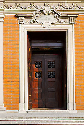 포토 JPG 해외이미지 유럽 기독교 종교 문화 벽 조각 여행 십자가 오렌지 건축양식 벽돌 자물쇠 그림자 미술 사람없음 노란색 교회 문 금속 이탈리아 궁전 바위 기둥 도시 그리기 역사 보행로 철 부식 대리석 모자이크 단계 천연기념물 놋쇠 밀라노 옛날 절개 철강 화창 해외202004 해외포토 건축 나라 길 컬러 고건축 과일 재료 모션 재질 날씨 문화예술 돌_바위 파일형식 이미지허브
