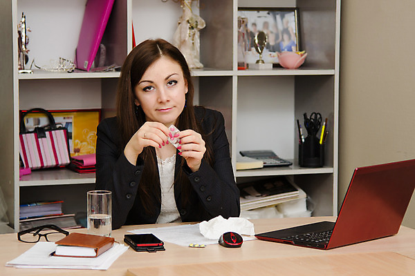 포토 JPG 해외이미지 비즈니스 유리 피곤 한명 물 컴퓨터 사무실 알약 약 머리 재킷 고통 추위 환자 업무 비즈니스맨 뜨거움 질병 온도계 갈증 종업원 책상 계약 경영자 코 전염 온도 비서 책임자 기침 떠남 심각 스타일 해외202004 해외포토 자연요소 직업 1 남자 감정 가구 컨셉 의학 모션 재질 사람 신체부위 전자제품 외투 작업 직장인 리더 감염 파일형식 이미지허브