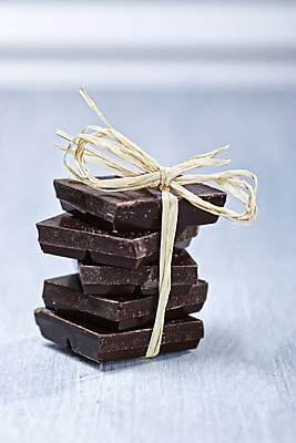 포토 JPG 해외이미지 음식 사람없음 파란색 갈색 쌓기 초콜릿 고리 달콤 보케 해외202004 해외포토 컬러 모션 디저트 맛 파일형식 이미지허브