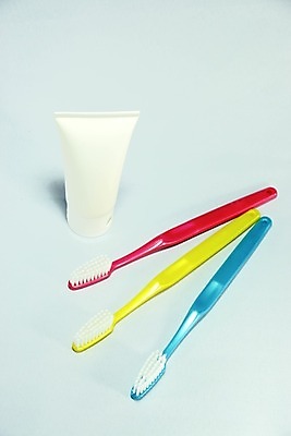 포토 JPG 해외이미지 유리 사람없음 세트 치아 칫솔 치약 돌봄 해외202004 해외포토 모션 재질 위생용품 소화기관 파일형식 이미지허브