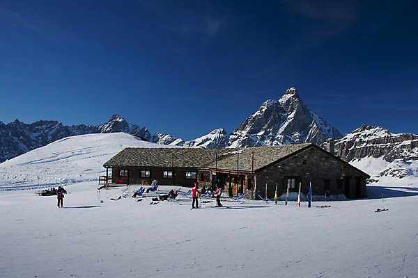 포토 JPG 해외이미지 유럽 겨울 자연 하늘 휴가 스키 산 파노라마 풍경 경사 사람없음 파란색 이탈리아 흰색 스위스 빙하 알프스 샬레 선로 절정 해외202004 해외포토 계절 나라 컬러 겨울스포츠 촬영기법 실험기구 생태계 파일형식 이미지허브