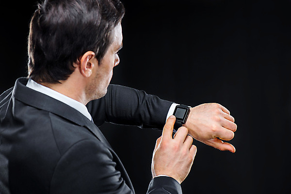 포토 JPG 해외이미지 직업 옷 백그라운드 컨셉 비즈니스 성공 한명 사람 정장 손짓 성인 금융 검은색 어둠 업무 비즈니스맨 대표 경영자 리더 상업 개성 예복 세대 경영 표현성 해외202004 해외포토 1 남자 컬러 모션 경제 작업 직장인 파일형식 이미지허브