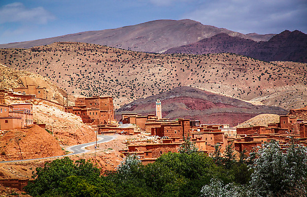 포토 JPG 해외이미지 전통 도로 길 여행 아프리카 산 주택 건조 풍경 사람없음 야외 건물 마을 계곡 침묵 고요 시골 아스팔트 고도 언덕 먼지 지역 멀리 모로코 굴곡 루트 방법 선로 절정 지도책 수평선 해외202004 해외포토 건축물 나라 교통시설 책 소리 파일형식 이미지허브