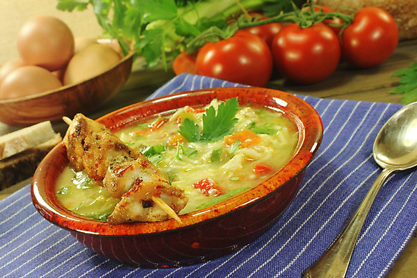 포토 JPG 해외이미지 접시 음식 토마토 파스타 파슬리 육류 요리 사람없음 초록색 노란색 당근 덮개 뜨거움 사발 수프 냅킨 핵심 해외202004 해외포토 식기 컬러 채소 식재료 뿌리채소 서양음식 뚜껑 사기그릇 파일형식 이미지허브