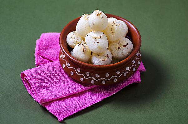 포토 JPG 해외이미지 디저트 사람없음 도자기 원형 사기그릇 냅킨 인도음식 라스굴라 해외포토 도형 그릇 음식 치즈 동양음식 파일형식 이미지허브