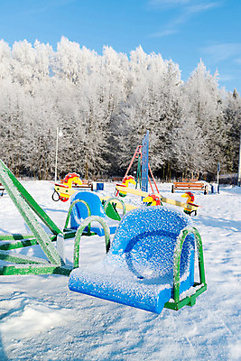 포토 JPG 해외이미지 공원 백그라운드 겨울 자연 놀이 날씨 추상 풍경 사람없음 야외 가로 우주 계단 금속 얼음 침묵 추위 흰색 도시 미끄럼틀 놀이터 12월 그네 장면 2월 눈내림 해외202004 해외포토 자연요소 계절 공공시설 컬러 무늬 재질 눈_날씨 소리 날짜 놀이기구 생태계 파일형식 이미지허브