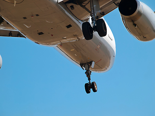 포토 JPG 해외이미지 여행 날개 비즈니스 교통시설 하늘 휴가 전등 비행기 사람없음 파란색 화물 흰색 바퀴 공항 항공 출발 코 제트기 대패 착륙 해외202004 해외포토 컬러 교통 컨셉 항공교통 조명 대중교통 신체부위 운송업 시설 파일형식 이미지허브