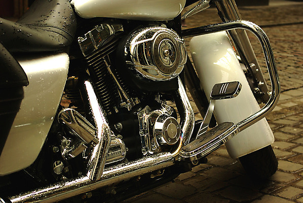 포토 JPG 해외이미지 교통시설 산 사람없음 빛 반사 금속 자전거 힘 페인트 블록 거울 오토바이 수확 흰색 은색 쌍둥이 엔진 모터 배기가스 실린더 필터 힘찬 해외202004 해외포토 컬러 교통 컨셉 농업 가족 재질 바이크 시설 파일형식 이미지허브