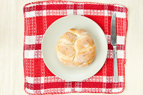 포토 JPG 해외이미지 접시 음식 건강 사람없음 가로 빨간색 식사 저녁식사 흰색 신선 황금 칼 닫기 아침식사 굽기 확인 냅킨 심플 롤 점심식사 기본 번 핸드메이드 해외202004 해외포토 식기 빵 컬러 모션 구이 파일형식 이미지허브