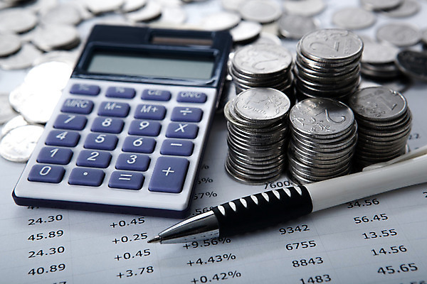 포토 JPG 해외이미지 직업 이동 돈 비즈니스 통계 사람없음 경제 쌓기 금속 동전 저축 저금통 계산기 절약 계산 시장 재산 닫기 떨어짐 가격 문서 투자 회계 계산서 축적 러시아인 루블 수입 연금 예산 위기 카운트 경제학 비용 해외202004 해외포토 서양인 교육 컨셉 모션 재질 문구용품 금융 장비 파일형식 이미지허브