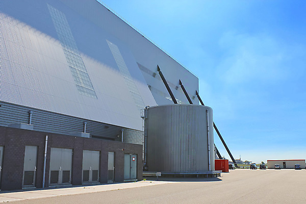 포토 JPG 해외이미지 식물 직업 외관 산업 회사 비즈니스 건축양식 공장 유리 성공 새로움 바닥 직장 사람없음 야외 건물 파란색 사무실 우주 금속 경쟁 업무 재산 중앙 제조 큼 주차 땅 입장 시설 투자 상업 치수 대여 기관 복잡 임대 획기적 해외202004 해외포토 건축물 건축 컬러 컨셉 공업 재질 금융 경제 작업 크기 파일형식 이미지허브