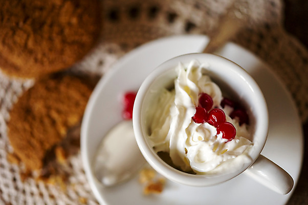 포토 JPG 해외이미지 전통 커피 음료 사탕 사람없음 컵 쿠키 숟가락 침묵 카페 흰색 직물 신선 뜨개질 차 맛 아침식사 정상 굽기 컵받침 크림 향기 향 카푸치노 에스프레소 모카 부스러기 크랜베리 핸드메이드 귀리 해외202004 해외포토 식기 열매 컬러 컨셉 디저트 곡류 수저 취미 상점 식사 소리 구이 받침대 냄새 파일형식 이미지허브