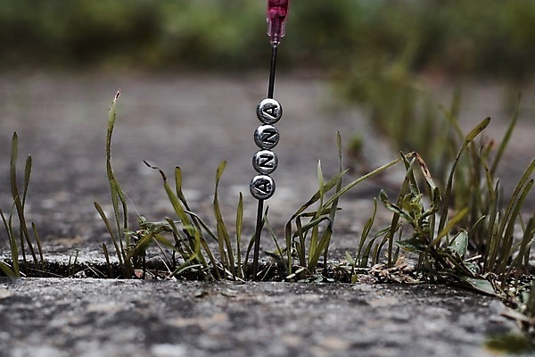 포토 JPG 해외이미지 사람없음 야외 초록색 의사 은색 편지 마약 중독자 해외202004 해외포토 컬러 의료진 파일형식 이미지허브