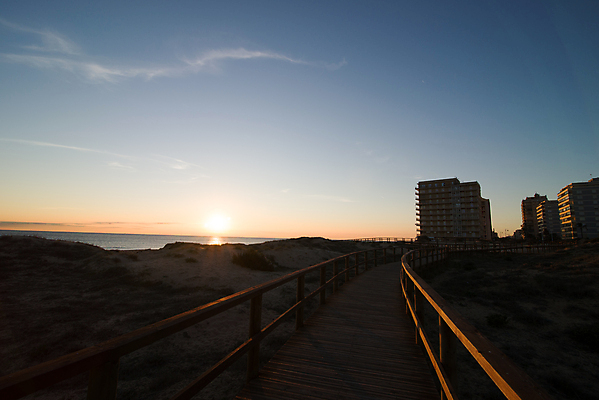 포토 JPG 해외이미지 유럽 모래 호텔 아침 아파트 풍경 사람없음 건물 가로 일출 스페인 속도 휴양지 알리칸테 카피스페이스 해외202004 해외포토 주간 건축물 나라 숙소 주택 노을 공백 장소 파일형식 이미지허브