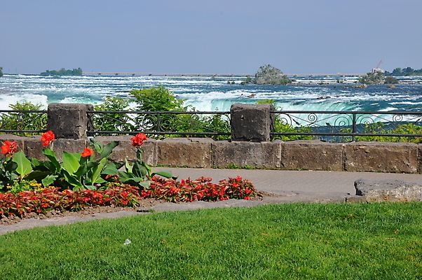 포토 JPG 해외이미지 나무 공원 여행 이동 캐나다 자연 휴가 새로움 풍경 경사 사람없음 초록색 물 파란색 강 환경 미국 폭포 젖음 흐름 안개 가을 바위 시골 신선 개울 떨어짐 매끈함 호기심 나이아가라 내추럴 파라다이스 해외202004 해외포토 자연요소 식물 계절 공공시설 감정 컬러 컨셉 북아메리카 날씨 돌_바위 감각 생태계 파일형식 이미지허브