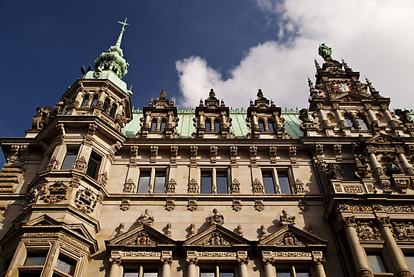 포토 JPG 해외이미지 건축양식 하늘 주택 독일 사람없음 건물 파란색 탑 도시 타운 스카이라인 시청 함부르크 해외202004 해외포토 건축물 건축 유럽 컬러 파일형식 이미지허브
