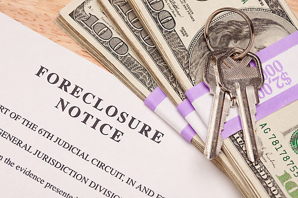 포토 JPG 해외이미지 외관 종이 돈 열쇠 부동산 주택 사람없음 금융 판매 세일 쌓기 달러 거래 흰색 긴급 재산 사인 서식 예방 공지사항 문제 파산 적자 진짜 치유 제의 해외202004 해외포토 컬러 모션 건물 경제 파일형식 이미지허브