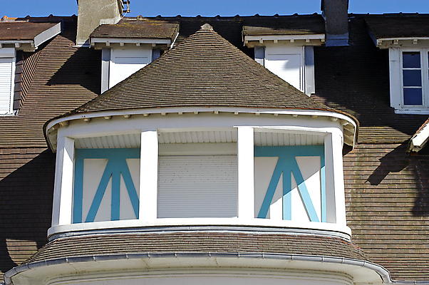 포토 JPG 해외이미지 디자인 외관 유럽 벽 바다 건축양식 창문 유리 부동산 휴가 주택 사람없음 야외 건물 빛 도시풍경 프랑스 바위 흰색 도시 센터 재산 도심 북쪽 노르망디 스타일 해외202004 해외포토 건축물 건축 나라 컬러 재질 풍경 금융 돌_바위 방향 파일형식 이미지허브