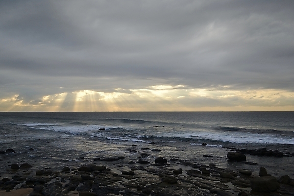 포토 JPG 해외이미지 구름 계절 파도 바다 여행 백그라운드 겨울 자연 하늘 바람 날씨 풍경 사람없음 야외 물 여름 태양 일출 어둠 일몰 봄 흰색 황금 장면 폭풍 남쪽 폭풍우 수평선 해외202004 해외포토 자연요소 컬러 노을 비_날씨 자연재해 방향 생태계 파일형식 이미지허브