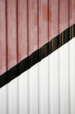 포토 JPG 해외이미지 외관 유럽 선 벽 백그라운드 거리 사람없음 장식 빨간색 문 금속 검은색 탐험 흰색 도시 그리기 스페인 보호 묘사 질감 대각선 어려움 철강 해외202004 해외포토 나라 컬러 컨셉 모션 재질 파일형식 이미지허브