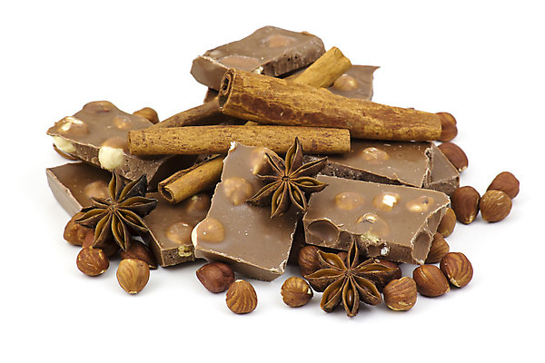 포토 JPG 해외이미지 음식 백그라운드 크리스마스 디저트 발렌타인데이 사람없음 초콜릿 검은색 어둠 견과류 흰색 달콤 맛 설탕 향신료 아로마 칼로리 성분 시나몬 프랄린 개암 카피스페이스 해외202004 해외포토 기념일 열매 컬러 컨셉 데이이벤트 공백 향미료 파일형식 이미지허브