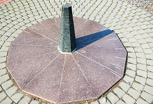 포토 JPG 해외이미지 전통 손 문화 얼굴 시계 여행 건축양식 그림자 사람없음 장식 초록색 햇빛 태양 숫자 기구 시간 날짜 중세 역사 재산 황금 중앙 심볼 측정 사인 과거 대리석 점성술 천문학 북쪽 다이얼 프라하 동쪽 통과 남쪽 로마인 분 옛날 해외202004 해외포토 자연요소 문자 교육 건축 컬러 컨셉 재료 인종 신체부위 금융 방향 체코 파일형식 이미지허브