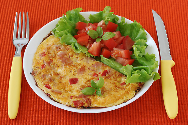 포토 JPG 해외이미지 접시 음식 조각 토마토 채소 아침 건강 사람없음 노란색 계란 식사 샐러드 튀김 아침식사 혼합 상추 자르기 준비 햄 오믈렛 점심식사 섞기 해외202004 해외포토 주간 식기 컬러 모션 육류 알 계란요리 파일형식 이미지허브