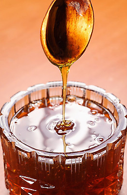 포토 JPG 해외이미지 1 음식 오렌지 재료 디저트 서브 건강 요리 사람없음 목재 갈색 숟가락 어둠 거품 흐름 물방울 공구 신선 투명 액체 클래식 달콤 상품 정상 시럽 꿀 내추럴 어려움 해외202004 해외포토 나무 컬러 컨셉 과일 수저 도구 맛 파일형식 이미지허브