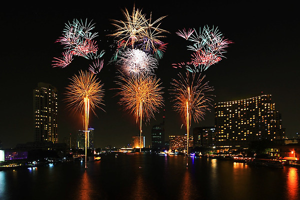 포토 JPG 해외이미지 백그라운드 폭죽 불꽃놀이 이벤트 사람없음 장식 컬러풀 파티 축제 축하 야간 광 해외202004 해외포토 자연요소 컬러 컨셉 놀이 파일형식 이미지허브
