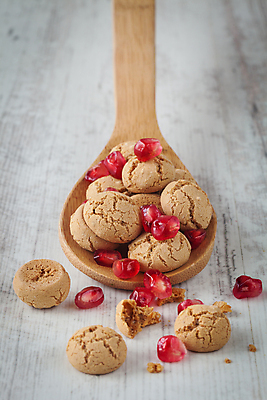 포토 JPG 해외이미지 접시 계절 음식 조각 백그라운드 다이어트 과일 재료 탁자 디저트 건강 요리 씨앗 사람없음 빨간색 컬러풀 갈색 쿠키 숟가락 이탈리아 견과류 가을 신선 원형 달콤 작음 굽기 생물학 날것 아몬드 석류 바이오 숙성 식용 이국적 작살 페스츄리 해외202004 해외포토 도형 식물 식기 교육 유럽 빵 컬러 가구 수저 맛 크기 구이 파일형식 이미지허브