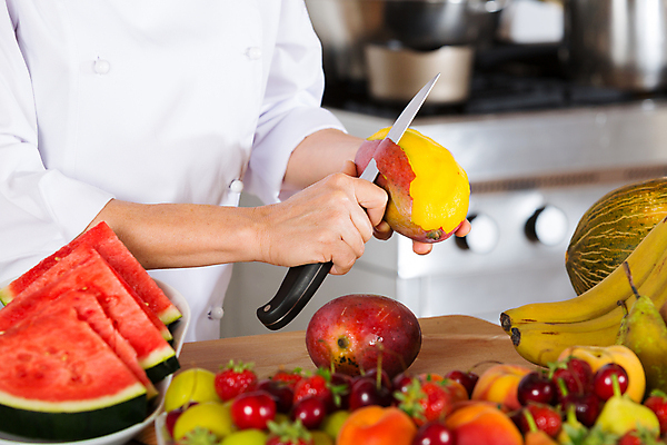 포토 JPG 해외이미지 손 음식 조각 유니폼 다이어트 오렌지 과일 딸기 디저트 귤 수박 바나나 건강 키위 요리 한명 주방 식당 요리사 껍질 체리 칼 달콤 냄비 시원함 멜론 자르기 레몬 피부 준비 복숭아 코코넛 망고 내추럴 채식주의자 해외202004 해외포토 직업 1 옷 모션 사람 신체부위 상점 맛 솥 열대과일 채식 파일형식 이미지허브